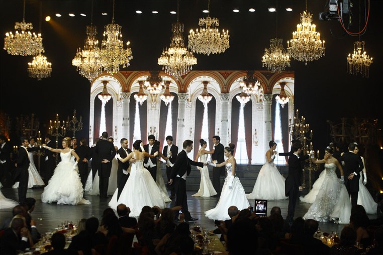 Bal des Debutantes 2012 